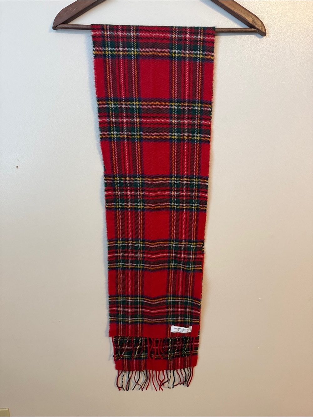 Lochcarron Made in Scotland 100% Lambswool  red plaid tartan scarf